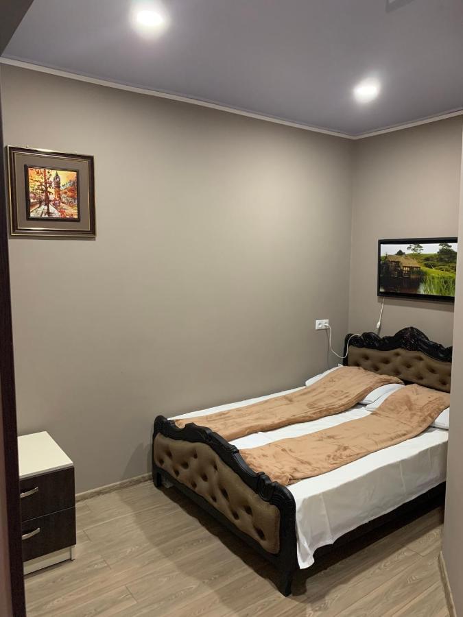 Bed and Breakfast Art Hole Kutaisi Esterno foto