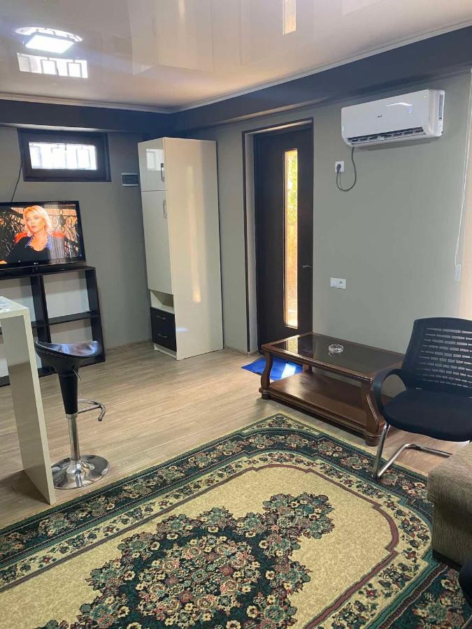 Bed and Breakfast Art Hole Kutaisi Esterno foto