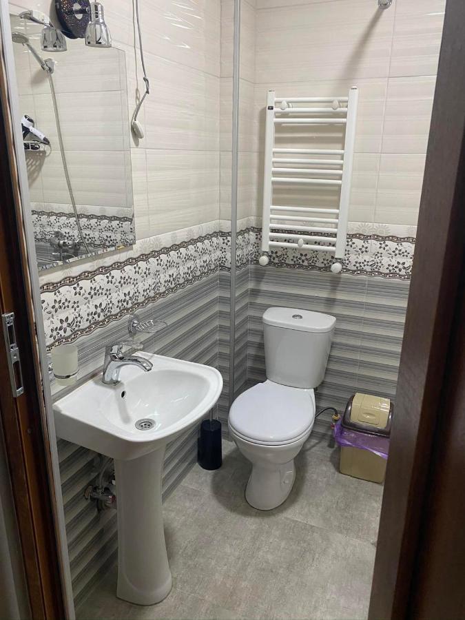 Bed and Breakfast Art Hole Kutaisi Esterno foto