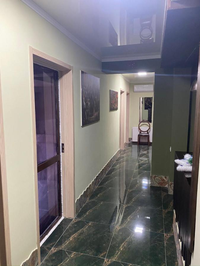 Bed and Breakfast Art Hole Kutaisi Esterno foto