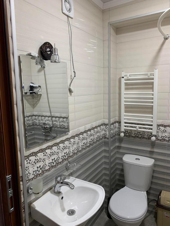 Bed and Breakfast Art Hole Kutaisi Esterno foto