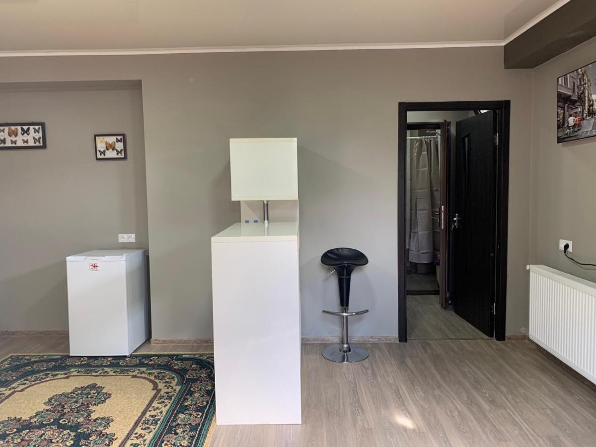 Bed and Breakfast Art Hole Kutaisi Esterno foto