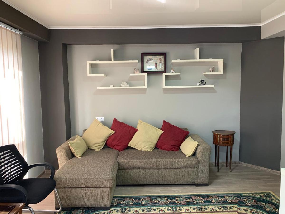 Bed and Breakfast Art Hole Kutaisi Esterno foto