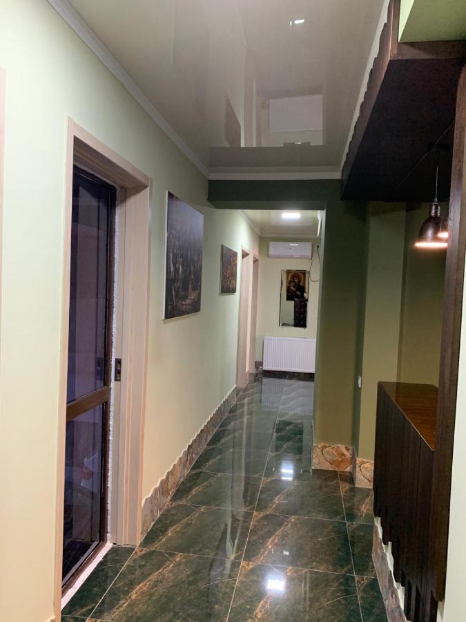 Bed and Breakfast Art Hole Kutaisi Esterno foto